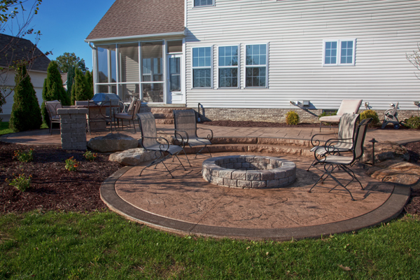 Sunken Concrete Firepit Patio with Border